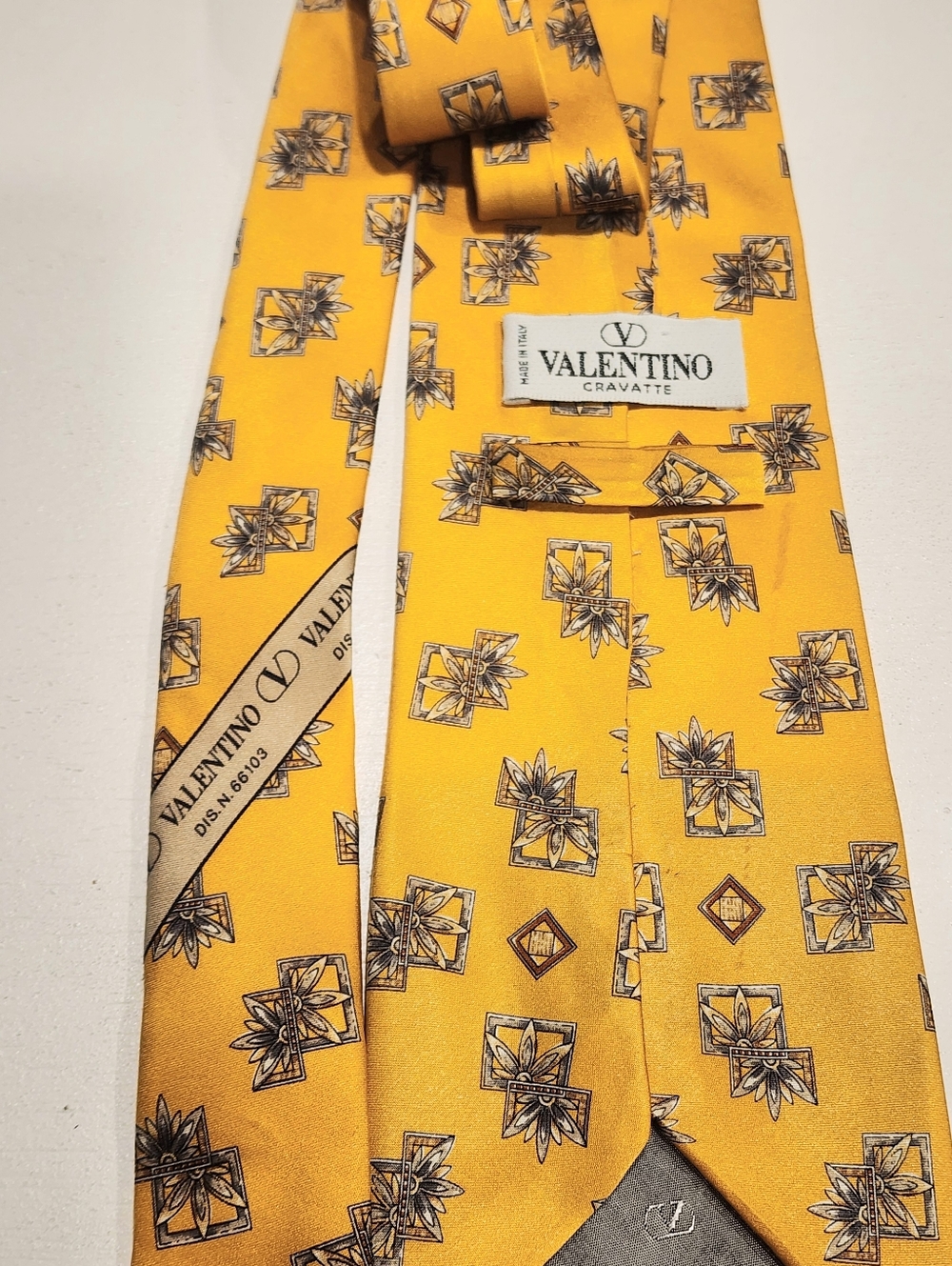 Valentino Cravatte Silk Yellow Patterned Tie by Valentino - Picture 5 of 5